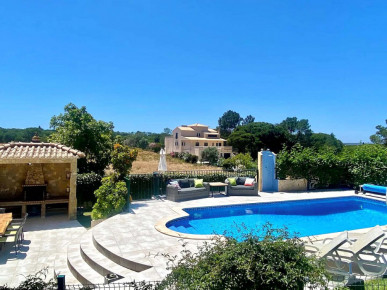 Spacious Private Villa With Heated Pool Near Vilamoura Marina & Golf Courses, Property for sale in Vilamoura, Albufeira, PP176259