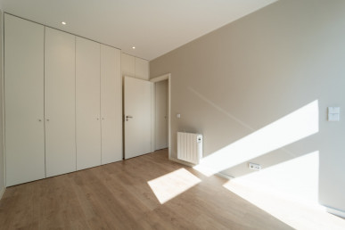 Renovated 2 Bedroom Apartment with Garage next to Boavista, Property for sale in DL37146