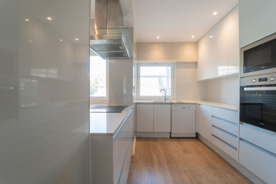 Renovated 2 Bedroom Apartment with Garage next to Boavista, Property for sale in DL37146