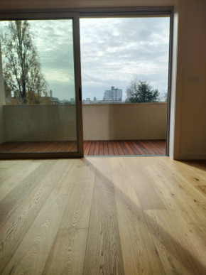 Renovated 3 bedroom flat on Avenida da Boavista, Property for sale in DL36637