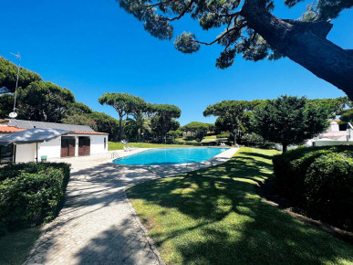 Traditional Single Storey 3-Bedroom Townhouse In Vilamoura, Property for sale in Vilamoura, Albufeira, PP173066