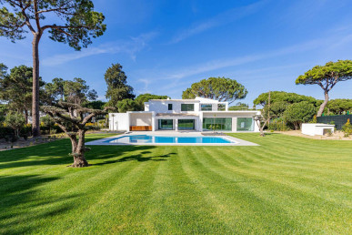 Refined Living In Vilamoura: Fully Remodelled 5-Bedroom Villa Near The Hilton, Property for sale in Vilamoura, Albufeira, PP175618