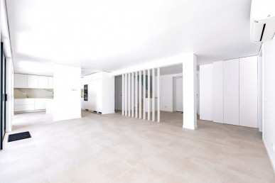 Refined Living In Vilamoura: Fully Remodelled 5-Bedroom Villa Near The Hilton, Property for sale in Vilamoura, Albufeira, PP175618