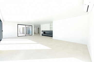 Refined Living In Vilamoura: Fully Remodelled 5-Bedroom Villa Near The Hilton, Property for sale in Vilamoura, Albufeira, PP175618