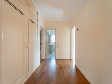 3 bedroom villa with garden in Praça do Império, Foz, Property for sale in DL37217