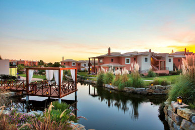 Superb 2 Bed Townhouse With Sea and Pool Views On 5 Star Resort, Property for sale in Lagoa e Carvoeiro, Lagoa, PP176322