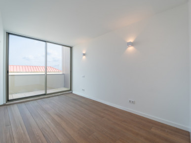 3 bedroom penthouse with terrace and garage, in Porto, Property for sale in DL37218