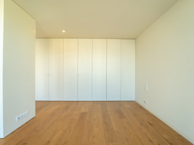 3 bedroom flat with River and Sea View, in Panorama Douro Residence, Property for sale in DL36998