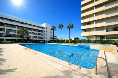 Frontline Vilamoura Marina Apartment Fully Renovated, Property for sale in Vilamoura, Albufeira, PP176330