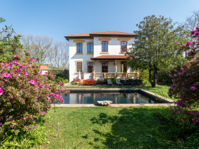 5 Bedroom Mansion with Pool and Garden, in Miramar, Property for sale in Arcozelo, Vila Nova de Gaia, DL37098