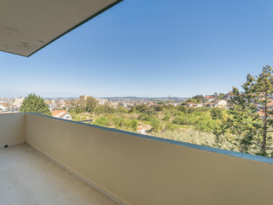 3 bedroom flat on Avenida da República, Property for sale in Mafamude e Vilar do Paraíso, Vila Nova de Gaia, DL37119