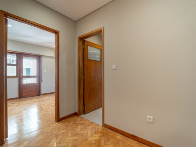 3 bedroom flat on Avenida da República, Property for sale in Mafamude e Vilar do Paraíso, Vila Nova de Gaia, DL37119