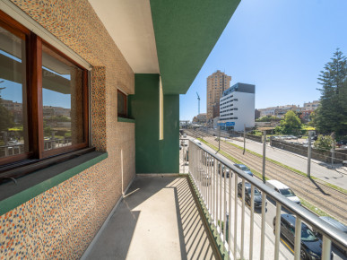 3 bedroom flat on Avenida da República, Property for sale in Mafamude e Vilar do Paraíso, Vila Nova de Gaia, DL37120