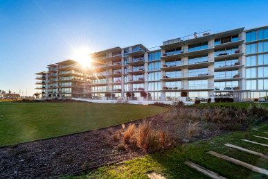 Luxury Two-Bedroom Apartment With Sea Views, Property for sale in PP176332