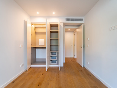 2 bedroom flat with balcony and double parking space, in Vila Nova de Gaia, Property for sale in Santa Marinha e São Pedro da Afurada, Vila Nova de Gaia, DL37160