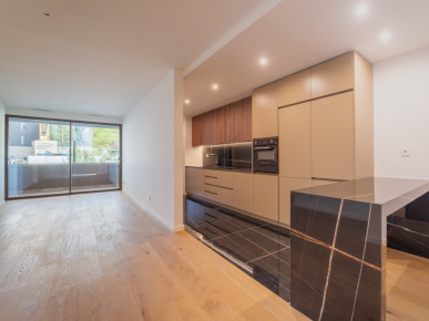 2 bedroom flat with balcony and double parking space, in Vila Nova de Gaia, Property for sale in Santa Marinha e São Pedro da Afurada, Vila Nova de Gaia, DL37160