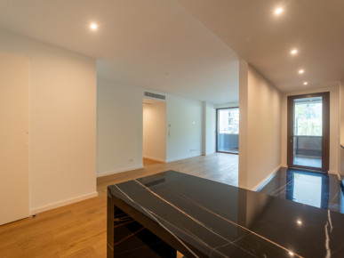 2 bedroom flat with balcony and double parking space, in Vila Nova de Gaia, Property for sale in Santa Marinha e São Pedro da Afurada, Vila Nova de Gaia, DL37160