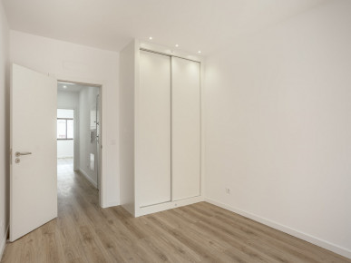 2 bedroom flat in Barreiro, renovated, with sunroom and double glazing, Property for sale in Alto do Seixalinho, Santo André e Verderena, Barreiro, DL37484