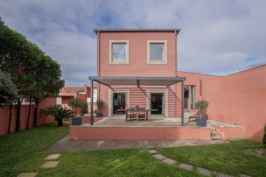 3 bedroom villa in the historic area of Leça da Palmeira, Property for sale in Matosinhos e Leça da Palmeira, Matosinhos, DL37519
