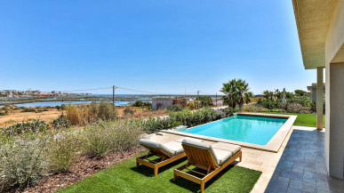 Stunning 3 Bedroom Waterfront Villa in Faro with Sweeping Water and City Views, Property for sale in Faro, Faro, PP176345