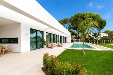 Modern and luxurious single-family villa in Vilamoura., Property for sale in Vilamoura, Albufeira, PP176349