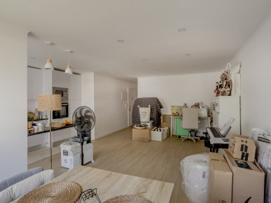 Completely refurbished 2 bedroom flat in the centre of Oeiras, Property for sale in Oeiras e S. Julião da Barra, Paço de Arcos e Caxias, Oeiras, DL37145