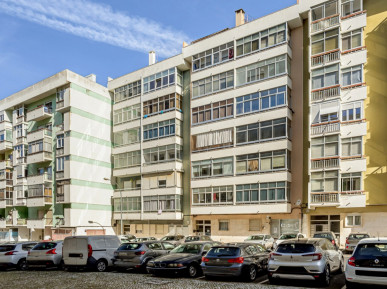 Completely refurbished 2 bedroom flat in the centre of Oeiras, Property for sale in Oeiras e S. Julião da Barra, Paço de Arcos e Caxias, Oeiras, DL37145