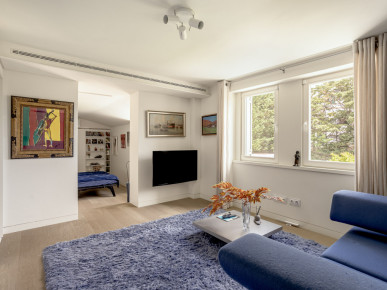 Detached 5 bedroom villa, with garden and swimming pool, in Monte Estoril, Property for sale in DL37226