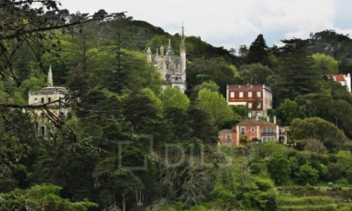 Urban land 3066 m², with centenary ruin and monuments view, in Sintra, Property for sale in DL37509
