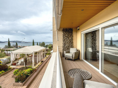 4 bedroom duplex flat with terrace and river views in Algés, Property for sale in Algés, Linda-a-Velha e Cruz Quebrada-Dafundo, Oeiras, DL36877