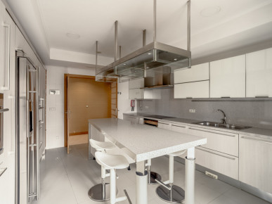 4 bedroom duplex flat with terrace and river views in Algés, Property for sale in Algés, Linda-a-Velha e Cruz Quebrada-Dafundo, Oeiras, DL36877