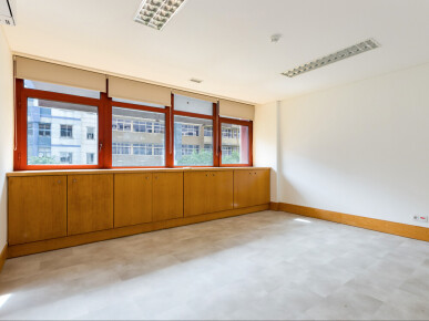 Office Space for Sale in Lisbon, Property for sale in Santo António, Lisbon, JL-96067