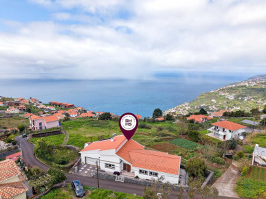 Single-Storey Villa With Panoramic Ocean Views, Property for sale in Calheta, Madeira, PP175851