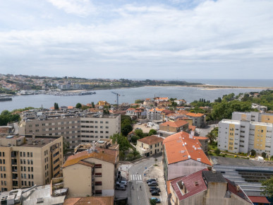 3 bedroom duplex flat, in Rua das Condominhas, Property for sale in Lordelo do Ouro e Massarelos, Porto, DL37653