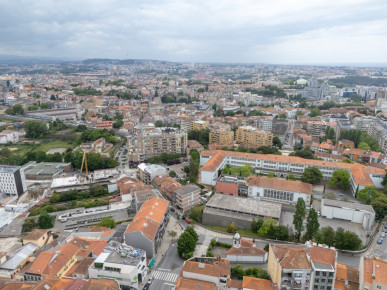 Building in the centre of Porto with a project for 20 units, Property for sale in Cedofeita, Santo Ildefonso, Sé, Miragaia, São Nicolau e Vitória, Porto, DL37221