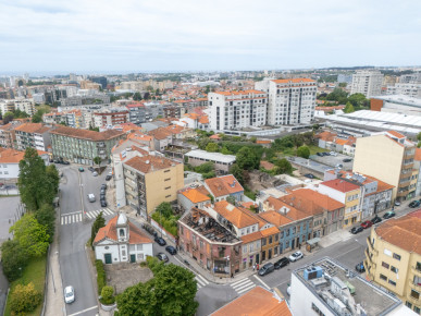 Building in the centre of Porto with a project for 20 units, Property for sale in Cedofeita, Santo Ildefonso, Sé, Miragaia, São Nicolau e Vitória, Porto, DL37221