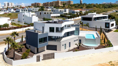 Contemporary Four-Bedroom Villa with Sea Views and Infinity Pool in Lagos, Property for sale in Lagos, Faro, PP176382