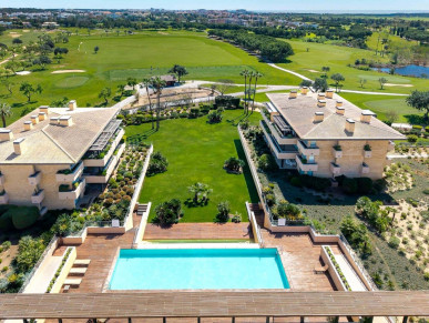 Renovated Three-Bedroom Apartment with Golf Views in Vilamoura, Property for sale in PP176386