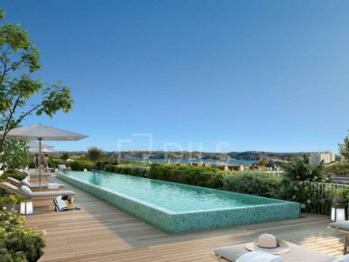 3 bedroom flat with river view and parking in Miraflores, Property for sale in DL37642