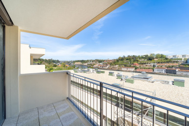 2 bedroom duplex apartment with river view in Vila Nova de Gaia, Property for sale in DL25603