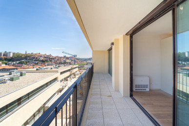 2 bedroom duplex apartment with river view in Vila Nova de Gaia, Property for sale in DL25603