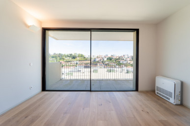 2 bedroom duplex apartment with river view in Vila Nova de Gaia, Property for sale in DL25603