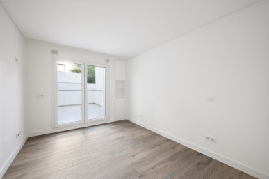 New 3 bedroom flat, with terrace and garage, in Almada, Property for sale in DL34085