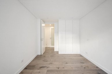 New 3 bedroom flat, with terrace and garage, in Almada, Property for sale in DL34085