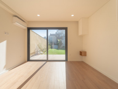 1+1 bedroom flat with garden in downtown Porto, Property for sale in Cedofeita, Santo Ildefonso, Sé, Miragaia, São Nicolau e Vitória, Porto, DL36301