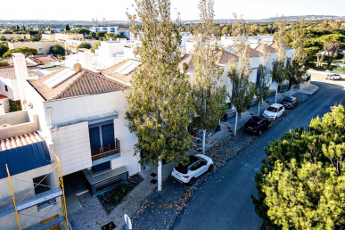 Modern 3+2 Bedroom Semi-Detached Villa With Garage And Pool, Property for sale in PP174277
