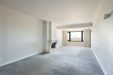 2 bedroom flat, with sea view, in Cascais and Estoril, Property for sale in Cascais e Estoril, Cascais, DL38283