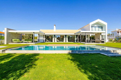 Contemporary Villa in a Prime Vilamoura Location, Property for sale in Vilamoura, Albufeira, PP176415