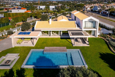 Contemporary Villa in a Prime Vilamoura Location, Property for sale in Vilamoura, Albufeira, PP176415