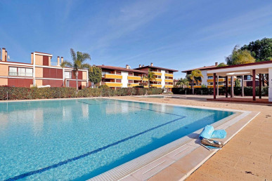 Charming Two-Bedroom Apartment in a Private Condominium in Vilamoura, Property for sale in Vilamoura, Albufeira, PP176416